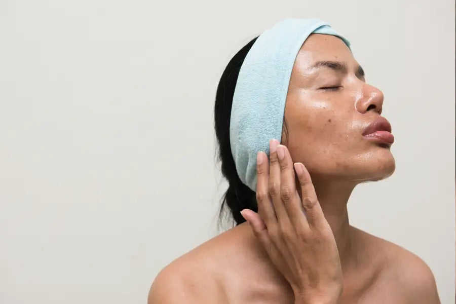Morning and Night: This is the best face wash for oily skin